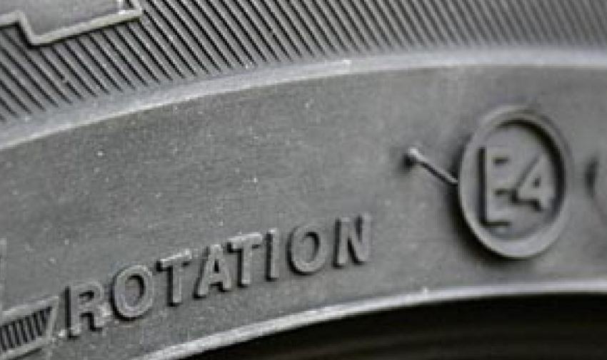 Come si vede il senso di rotazione dei pneumatici?