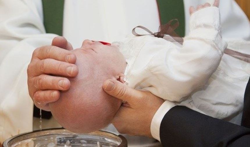 Cosa devono fare padrino e madrina al battesimo?