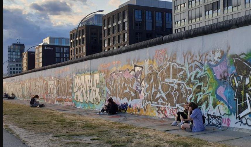 Cosa separava il muro di Berlino?