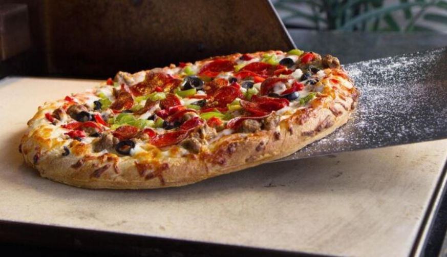 Dove posizionare la pietra refrattaria per cucinare la pizza?