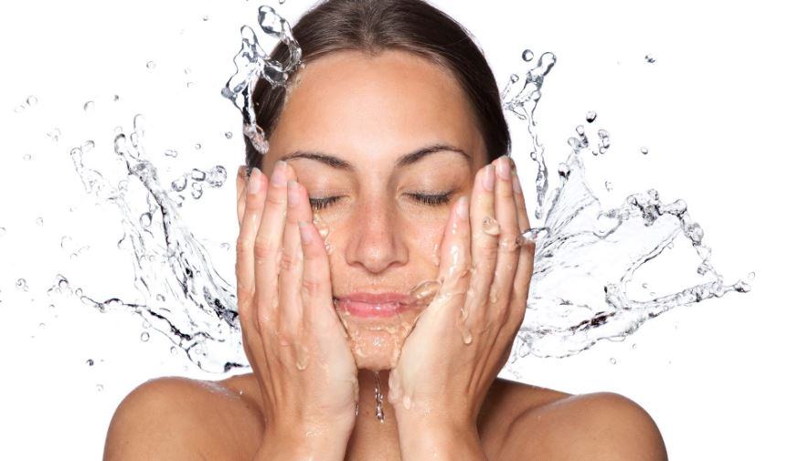 Quante volte bisogna detergere il viso?