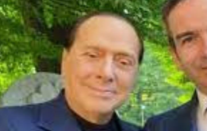 Dove ovviamente è laurea Berlusconi?