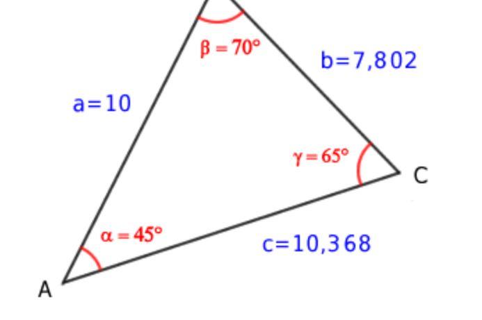 Come si calcola l'angolo di un triangolo?