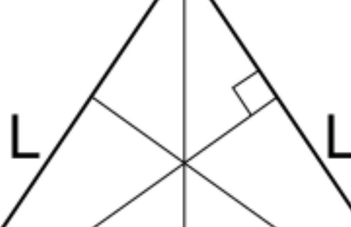 Come si calcola la immensità del punto di vista di un triangolo isoscele?